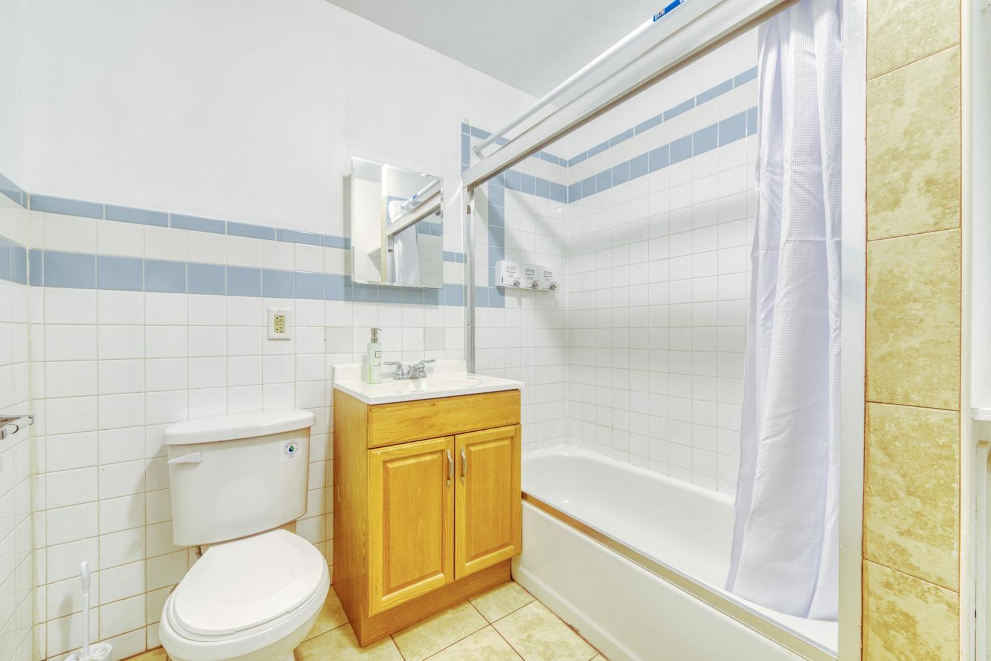 The Stairway - Convention Center Apartment *
