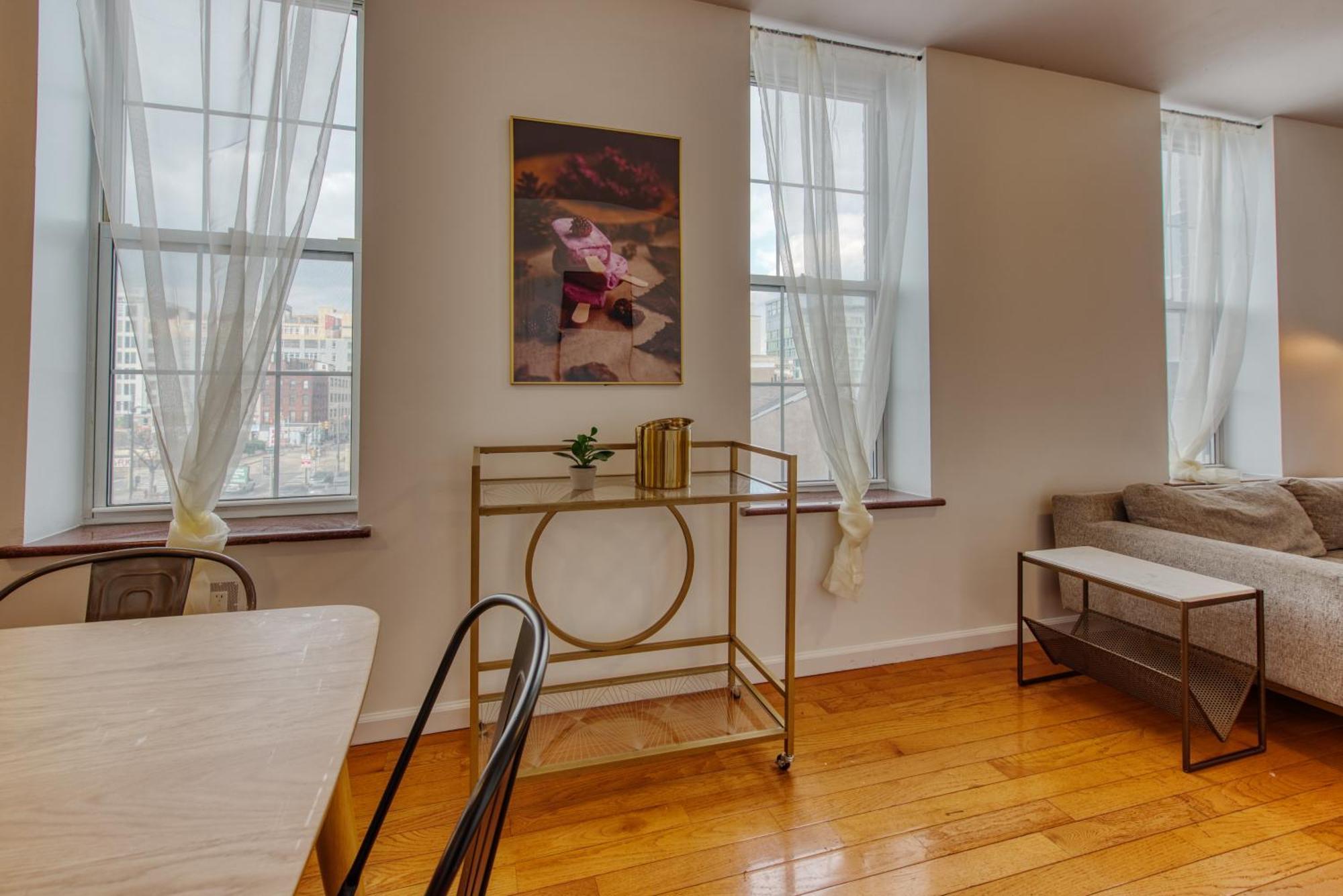 The Stairway - Convention Center Apartment *